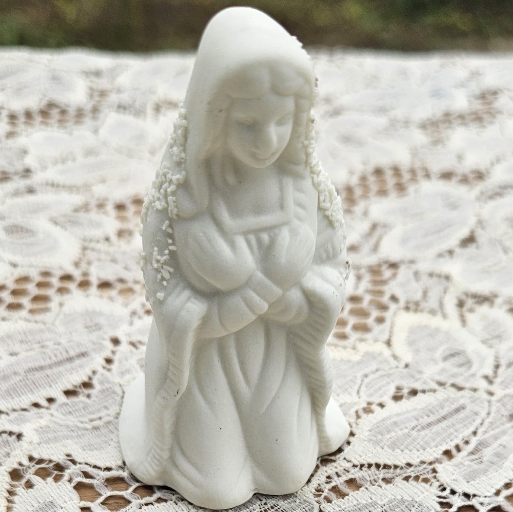 Small Bisque Kneeling Virgin Mary Nativity Figure Christmas Figurine